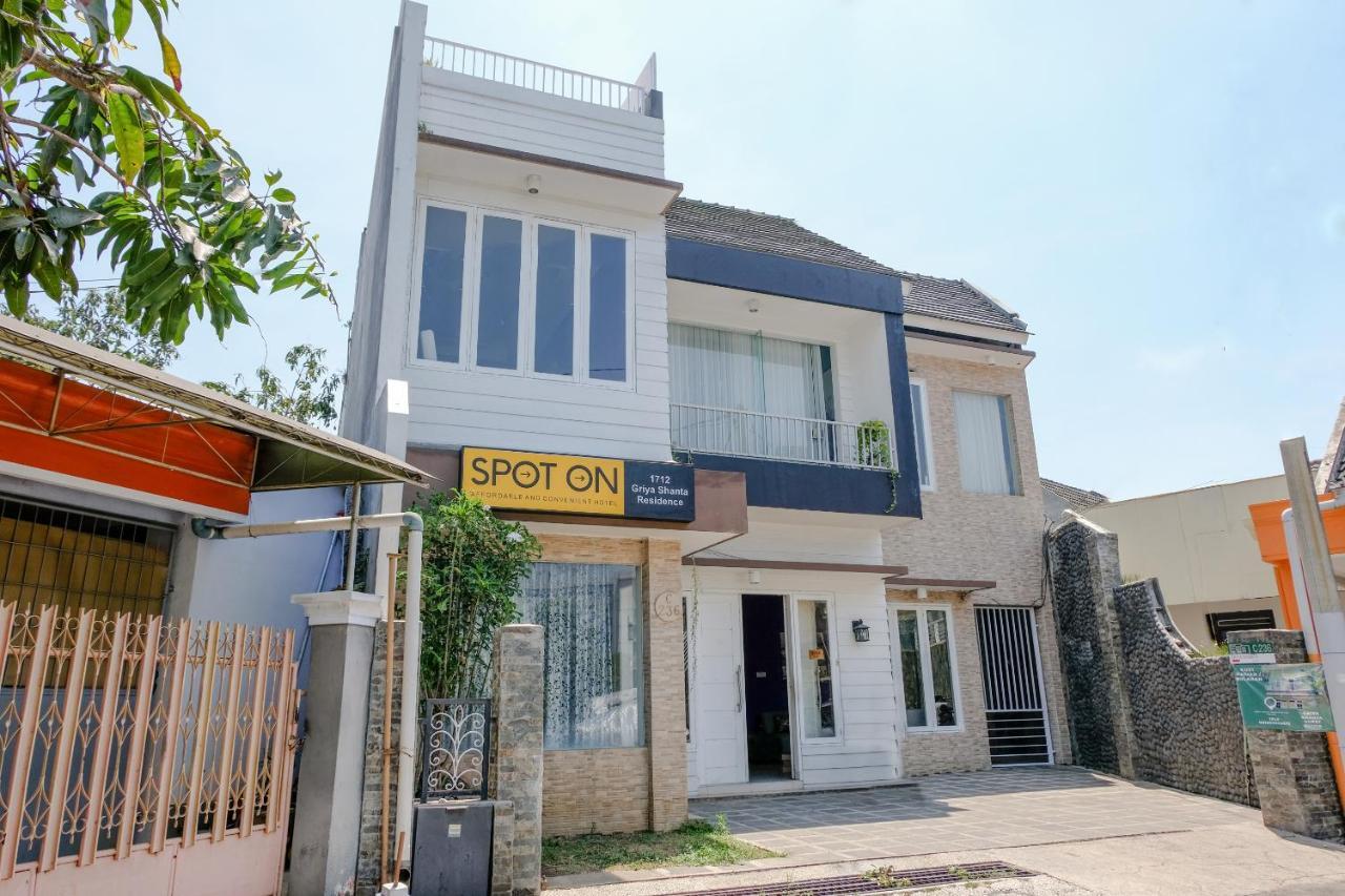 Spot On 1712 Griya Shanta Residence Malang Exteriör bild